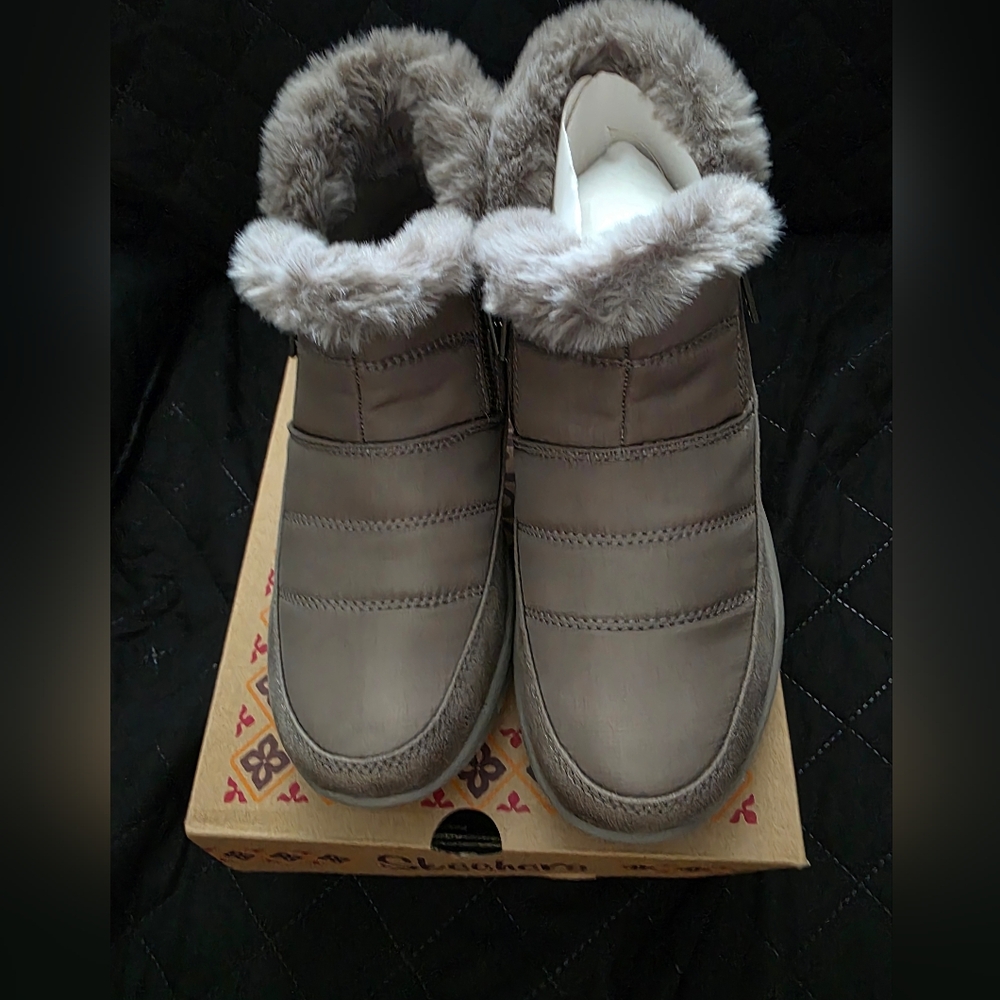 Skechers Gray Fur-Trimmed Winter Boots